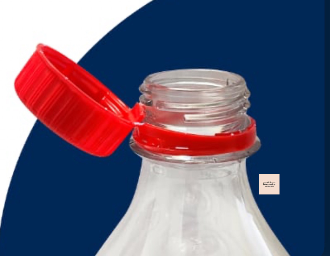Dal 2024 i tappi di plastica saranno attaccati alle bottiglie. E lo chiamano green!